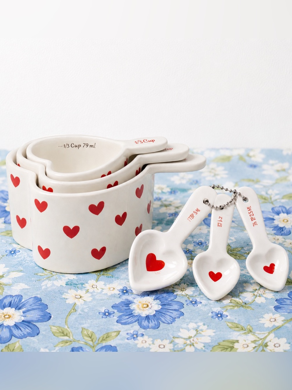 Target Bullseye Playground SET OF 2 Hearts Ceramic Measuring Cups & Spoons